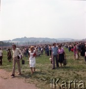 10.06.1979, Kraków, Polska.
Pierwsza pielgrzymka papieża Jana Pawła II do Polski w dniach 2-10 czerwca 1979 roku. Wierni opuszczają Błonia Krakowskie po mszy świętej sprawowanej przez Ojca Świętego.
Fot. Edward Grochowicz, zbiory Ośrodka KARTA