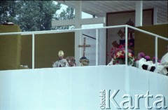 10.06.1979, Kraków, Polska.
Pierwsza pielgrzymka papieża Jana Pawła II do Polski w dniach 2-10 czerwca 1979 roku. Msza święta sprawowana przez Ojca Świętego na Błoniach Krakowskich.
Fot. Edward Grochowicz, zbiory Ośrodka KARTA