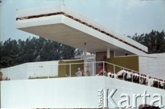 10.06.1979, Kraków, Polska.
Pierwsza pielgrzymka papieża Jana Pawła II do Polski w dniach 2-10 czerwca 1979 roku. Msza święta sprawowana przez Ojca Świętego na Błoniach Krakowskich, widok na ołtarz.
Fot. Edward Grochowicz, zbiory Ośrodka KARTA