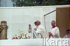 10.06.1979, Kraków, Polska.
Pierwsza pielgrzymka papieża Jana Pawła II do Polski w dniach 2-10 czerwca 1979 roku. Msza święta sprawowana przez Ojca Świętego.
Fot. Edward Grochowicz, zbiory Ośrodka KARTA