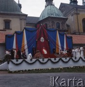 7.06.1979, Kalwaria Zebrzydowska, Polska.
Pierwsza pielgrzymka papieża Jana Pawła II do Polski w dniach 2-10 czerwca 1979 roku. Ojciec Święty w sanktuarium pasyjno-maryjnym oo. bernardynów. 
Fot. Edward Grochowicz, zbiory Ośrodka KARTA 
