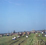 7.06.1979, Oświęcim, Polska.
Pierwsza pielgrzymka papieża Jana Pawła II do Polski w dniach 2-10 czerwca 1979 roku. Msza święta z udziałem Ojca Świętego, w oddali ołtarz polowy.
Fot. Edward Grochowicz, zbiory Ośrodka KARTA