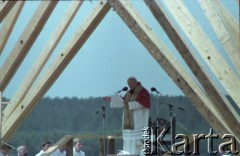 8.06.1979, Nowy Targ, Polska.
Pierwsza pielgrzymka papieża Jana Pawła II do Polski w dniach 2-10 czerwca 1979 roku. Msza święta z udziałem Ojca Świętego.
Fot. Edward Grochowicz, zbiory Ośrodka KARTA