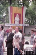 9.06.1979, Kraków, Polska.
Pierwsza pielgrzymka papieża Jana Pawła II do Polski w dniach 2-10 czerwca 1979 roku. Wizyta Ojca Świętego w opactwie cysterskim w Mogile. Widoczny portret Jana Pawła II i informacja o modlitwach: 