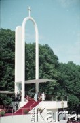 21.06.1983, Góra Świętej Anny, Wyżyna Śląska, Polska.
Druga pielgrzymka papieża Jana Pawła II do Polski w dniach 16-23 czerwca 1983 roku. Nieszpory maryjne, którym przewodniczy Ojciec Święty.
Fot. Edward Grochowicz, zbiory Ośrodka KARTA