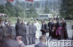 23.06.1983, Kraków, Polska.
Druga pielgrzymka papieża Jana Pawła II do Polski w dniach 16-23 czerwca 1983 roku. Ceremonia pożegnalna na lotnisku w Balicach.
Fot. Edward Grochowicz, zbiory Ośrodka KARTA