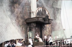 12.06.1987, Gdańsk - Zaspa, Polska.
Trzecia pielgrzymka papieża Jana Pawła II do Polski w dniach 8-14 czerwca 1987 roku. Msza święta sprawowana przez Ojca Świętego dla przedstawicieli świata pracy Trójmiasta i całej Polski.
Fot. Edward Grochowicz, zbiory Ośrodka KARTA