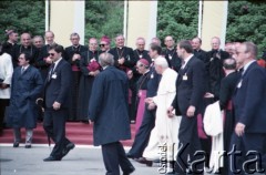 12.06.1987, Gdańsk - Westerplatte, Polska.
Trzecia pielgrzymka papieża Jana Pawła II do Polski w dniach 8-14 czerwca 1987 roku. Spotkanie Ojca Świętego z młodzieżą pod Pomnikiem Obrońców Wybrzeża.
Fot. Edward Grochowicz, zbiory Ośrodka KARTA