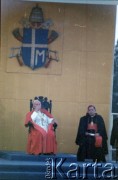 11.06.1987, Gdynia, Polska.
Trzecia pielgrzymka papieża Jana Pawła II do Polski w dniach 8-14 czerwca 1987 roku. Ojciec Święty i prymas Polski kardynał Józef Glemp podczas mszy świętej na skwerze Kościuszki.
Fot. Edward Grochowicz, zbiory Ośrodka KARTA