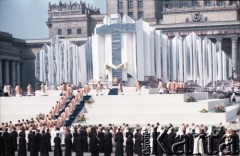 14.06.1987, Warszawa, Polska.
Trzecia pielgrzymka papieża Jana Pawła II do Polski w dniach 8-14 czerwca 1987 roku. Msza święta sprawowana przez Ojca Świętego na placu Defilad.
Fot. Edward Grochowicz, zbiory Ośrodka KARTA