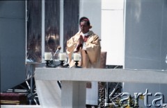 14.06.1987, Warszawa, Polska.
Trzecia pielgrzymka papieża Jana Pawła II do Polski w dniach 8-14 czerwca 1987 roku. Msza święta sprawowana przez Ojca Świętego na placu Defilad. Na zdjęciu prymas Polski kardynał Józef Glemp.
Fot. Edward Grochowicz, zbiory Ośrodka KARTA