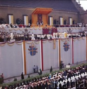 9.06.1979, Kraków, Polska.
Pierwsza pielgrzymka papieża Jana Pawła II do Polski w dniach 2-10 czerwca 1979 roku. Msza święta z udziałem Ojca Świętego na terenie opactwa cystersów w Mogile.
Fot. Edward Grochowicz, zbiory Ośrodka KARTA