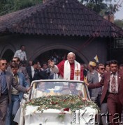9.06.1979, Kraków, Polska.
Pierwsza pielgrzymka papieża Jana Pawła II do Polski w dniach 2-10 czerwca 1979 roku. Przyjazd Ojca Świętego na spotkanie z wiernymi w opactwie cystersów w Mogile.
Fot. Edward Grochowicz, zbiory Ośrodka KARTA