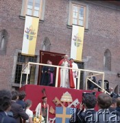 9.06.1979, Kraków, Polska.
Pierwsza pielgrzymka papieża Jana Pawła II do Polski w dniach 2-10 czerwca 1979 roku. Wizyta Ojca Świętego w opactwie cysterskim w Mogile. 
Fot. Edward Grochowicz, zbiory Ośrodka KARTA