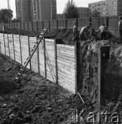 17.09.1983, Warszawa, Polska.
Budowa I linii metra na odcinku wzdłuż al. Komisji Edukacji Narodowej.
Fot. Edward Grochowicz, zbiory Ośrodka KARTA