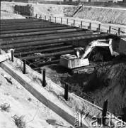 17.09.1983, Warszawa, Polska.
Budowa tunelu I linii metra w Warszawie, na odcinku wzdłuż al. Komisji Edukacji Narodowej.
Fot. Edward Grochowicz, zbiory Ośrodka KARTA