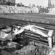 17.09.1983, Warszawa, Polska.
Budowa tunelu I linii metra w Warszawie, na odcinku wzdłuż al. Komisji Edukacji Narodowej.
Fot. Edward Grochowicz, zbiory Ośrodka KARTA