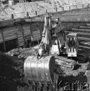 17.09.1983, Warszawa, Polska.
Budowa tunelu I linii metra w Warszawie, na odcinku wzdłuż al. Komisji Edukacji Narodowej.
Fot. Edward Grochowicz, zbiory Ośrodka KARTA