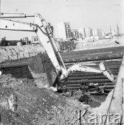 17.09.1983, Warszawa, Polska.
Budowa tunelu I linii metra w Warszawie, na odcinku wzdłuż al. Komisji Edukacji Narodowej.
Fot. Edward Grochowicz, zbiory Ośrodka KARTA