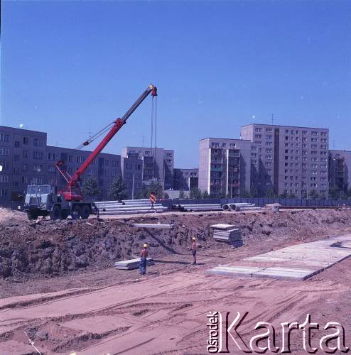 17.09.1983, Warszawa, Polska.
Budowa I linii metra w Warszawie, na odcinku wzdłuż al. Komisji Edukacji Narodowej.
Fot. Edward Grochowicz, zbiory Ośrodka KARTA
