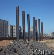 17.09.1983, Warszawa, Polska.
Stalowe pale na terenie budowy I linii metra w Warszawie, na odcinku wzdłuż al. Komisji Edukacji Narodowej.
Fot. Edward Grochowicz, zbiory Ośrodka KARTA