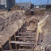 17.09.1983, Warszawa, Polska.
Budowa I linii metra w Warszawie, na odcinku wzdłuż al. Komisji Edukacji Narodowej.
Fot. Edward Grochowicz, zbiory Ośrodka KARTA