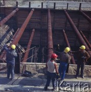 17.09.1983, Warszawa, Polska.
Budowa tunelu I linii metra w Warszawie, na odcinku wzdłuż al. Komisji Edukacji Narodowej.
Fot. Edward Grochowicz, zbiory Ośrodka KARTA