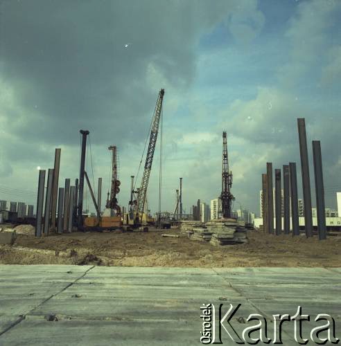 6.10.1983, Warszawa, Polska.
Budowa I linii metra na odcinku wzdłuż al. Komisji Edukacji Narodowej.
Fot. Edward Grochowicz, zbiory Ośrodka KARTA