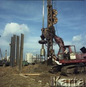 6.10.1983, Warszawa, Polska.
Budowa I linii metra na odcinku wzdłuż al. Komisji Edukacji Narodowej, w rejonie stacji metro Stokłosy.
Fot. Edward Grochowicz, zbiory Ośrodka KARTA