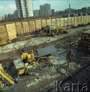 6.10.1983, Warszawa, Polska.
Budowa I linii metra na odcinku wzdłuż al. Komisji Edukacji Narodowej, w rejonie stacji metro Stokłosy.
Fot. Edward Grochowicz, zbiory Ośrodka KARTA