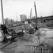 6.10.1983, Warszawa, Polska.
Budowa I linii metra na odcinku wzdłuż al. Komisji Edukacji Narodowej.
Fot. Edward Grochowicz, zbiory Ośrodka KARTA
