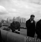 11.11.1983, Warszawa, Polska.
Przedstawiciele władz na terenie budowy I linii metra w Warszawie. Od lewej Marian Rataj (przewodniczący Stołecznej Komitetu Budowy Metra na Ursynowie) (przewodniczący Społecznego Komitetu Budowy Metra na Ursynowie).
Fot. Edward Grochowicz, zbiory Ośrodka KARTA