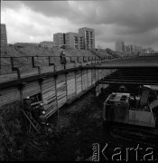 11.11.1983, Warszawa, Polska.
Budowa I linii metra tzw. metodą berlińską na Ursynowie. 
Fot. Edward Grochowicz, zbiory Ośrodka KARTA