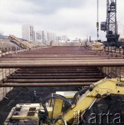11.11.1983, Warszawa, Polska.
Budowa I linii metra tzw. metodą berlińską na Ursynowie. 
Fot. Edward Grochowicz, zbiory Ośrodka KARTA