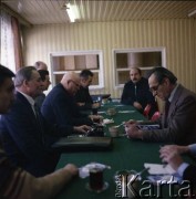 17.12.1983, Warszawa, Polska.
Przedstawiciele władz na spotkaniu dotyczącym budowy I linii metra.
Fot. Edward Grochowicz, zbiory Ośrodka KARTA