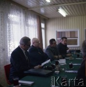 17.12.1983, Warszawa, Polska.
Przedstawiciele władz na spotkaniu dotyczącym budowy I linii metra. 3. z prawej siedzi Jerzy Majewski (pełnomocnik rządu ds. budowy metra).
Fot. Edward Grochowicz, zbiory Ośrodka KARTA