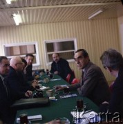17.12.1983, Warszawa, Polska.
Przedstawiciele władz na spotkaniu dotyczącym budowy I linii metra.
Fot. Edward Grochowicz, zbiory Ośrodka KARTA