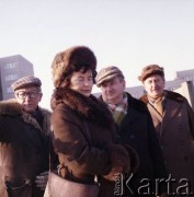 17.12.1983, Warszawa, Polska.
Spotkanie przedstawicieli władz na terenie budowy I linii metra. 1. z lewej stoi Józef Alfred Zajączkowski (zastępca dyrektora Generalnej Dyrekcji Budowy Metra).
Fot. Edward Grochowicz, zbiory Ośrodka KARTA