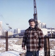 17.12.1983, Warszawa, Polska.
Portret mężczyzny na terenie budowy I linii metra.
Fot. Edward Grochowicz, zbiory Ośrodka KARTA