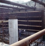 2.02.1984, Warszawa, Polska.
Budowa tunelu I linii metra w Warszawie, na odcinku wzdłuż al. Komisji Edukacji Narodowej.
Fot. Edward Grochowicz, zbiory Ośrodka KARTA