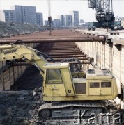 2.02.1984, Warszawa, Polska.
Budowa tunelu I linii metra w Warszawie, na odcinku wzdłuż al. Komisji Edukacji Narodowej.
Fot. Edward Grochowicz, zbiory Ośrodka KARTA