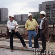 4.06.1986, Warszawa, Polska.
Wizyta przedstawiciela rządu ZSRR na terenie budowy I linii metra w Warszawie. 1. z lewej stoi Józef Alfred Zajączkowski (zastępca dyrektora Generalnej Dyrekcji Budowy Metra.
Fot. Edward Grochowicz, zbiory Ośrodka KARTA