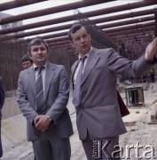 4.06.1986, Warszawa, Polska.
Wizyta przedstawiciela rządu ZSRR na terenie budowy I linii metra w Warszawie. Z prawej strony stoi Jerzy Majewski (pełnomocnik rządu ds. budowy metra).
Fot. Edward Grochowicz, zbiory Ośrodka KARTA