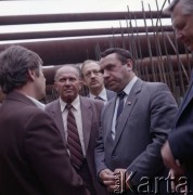 4.06.1986, Warszawa, Polska.
Wizyta przedstawiciela rządu ZSRR na terenie budowy I linii metra w Warszawie. 2. z lewej Jerzy Brzostek (generalny dyrektor Generalnej Dyrekcji Budowy Metra).
Fot. Edward Grochowicz, zbiory Ośrodka KARTA