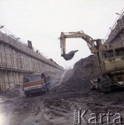 4.06.1986, Warszawa, Polska.
Budowa I linii metra tzw.metodą berlińską. 
Fot. Edward Grochowicz, zbiory Ośrodka KARTA
