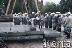 Wrzesień 1985, Warszawa, Polska.
Wizyta przedstawicieli władz na terenie budowy I linii metra w Warszawie, prawdopodobnie na odcinku Pole Mokotowskie - Politechnika.
Fot. Edward Grochowicz, zbiory Ośrodka KARTA