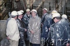 17.04.1986, Warszawa, Polska.
Wizyta Pełnomocnika ZSRR do spraw budowy metra w Warszawie. 3 od lewej stoi Jerzy Brzostek - generalny dyrektor Generalnej Dyrekcji Budowy Metra.
Fot. Edward Grochowicz, zbiory Ośrodka KARTA