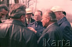 17.04.1986, Warszawa, Polska.
Wizyta Pełnomocnika ZSRR do spraw budowy metra w Warszawie. 1 z prawej stoi Jerzy Brzostek - generalny dyrektor Generalnej Dyrekcji Budowy Metra.
Fot. Edward Grochowicz, zbiory Ośrodka KARTA