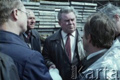 17.04.1986, Warszawa, Polska.
Wizyta Pełnomocnika ZSRR do spraw budowy metra w Warszawie. 2 z lewej stoi  Jerzy Brzostek - generalny dyrektor Generalnej Dyrekcji Budowy Metra.
Fot. Edward Grochowicz, zbiory Ośrodka KARTA