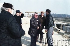 17.04.1986, Warszawa, Polska.
Wizyta Pełnomocnika ZSRR do spraw budowy metra w Warszawie, prawdopodobnie na Ursynowie.
Fot. Edward Grochowicz, zbiory Ośrodka KARTA